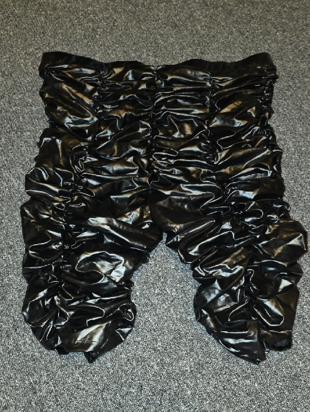 Fashion Nova Black Ruched Faux Leather Women’s Shorts - Picture 4 of 7